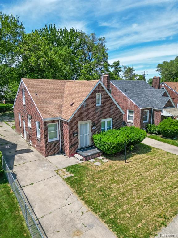 11689 Wayburn St, Detroit, MI 48224-1637
