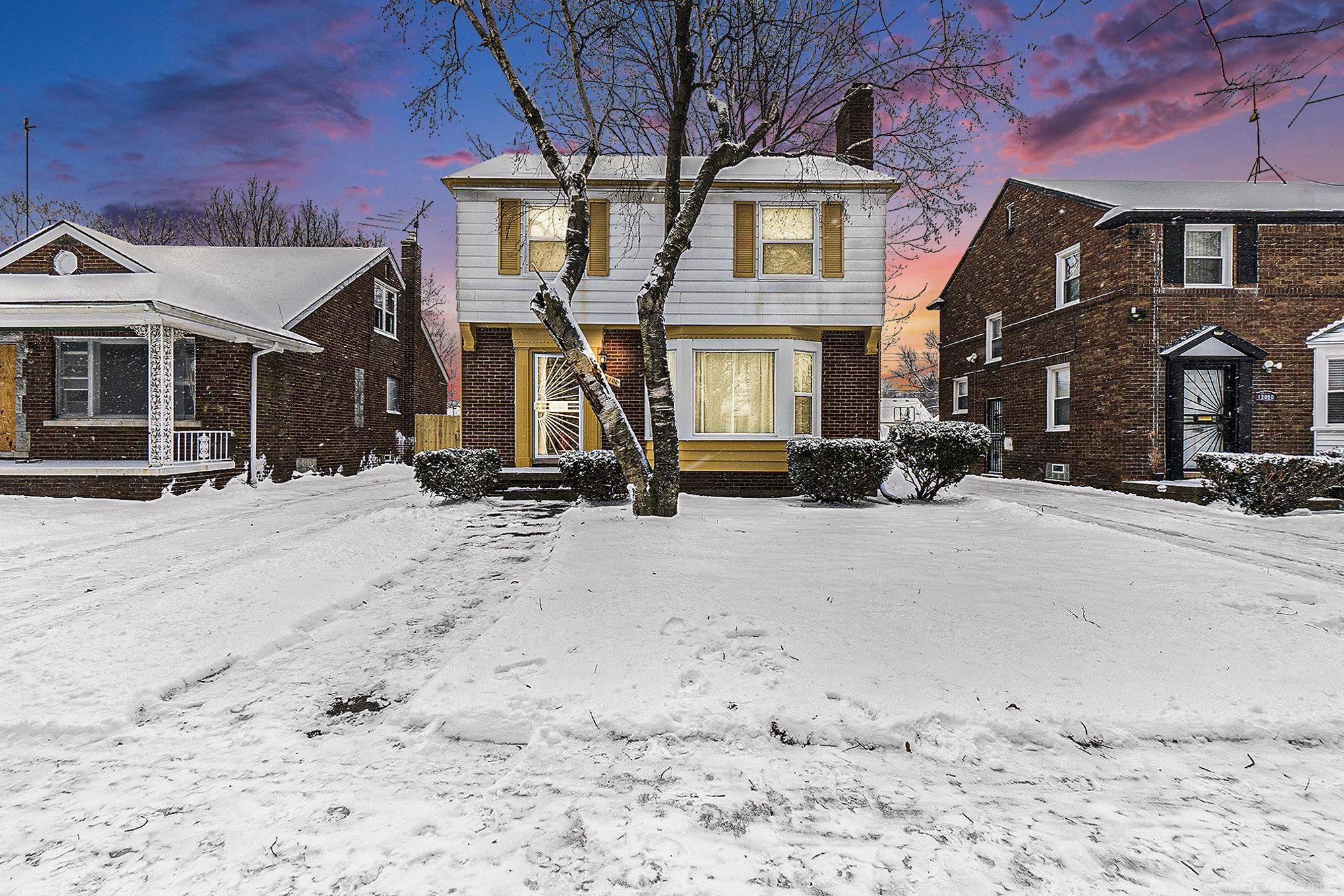 12100 Lansdowne St, Detroit, MI 48224-1044