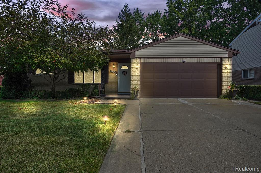 25072 Pamela St, Taylor, MI 48180-4522