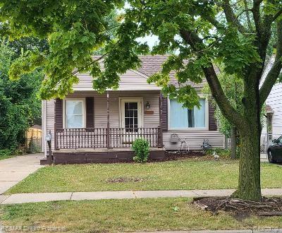 28710 Barton St, Garden City, MI 48135-2775