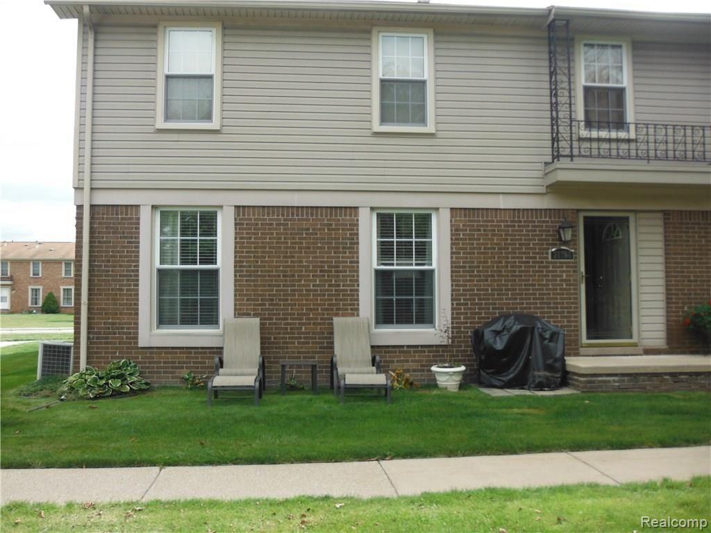 28328 Coventry Court, Brownstown, MI 48183-5011