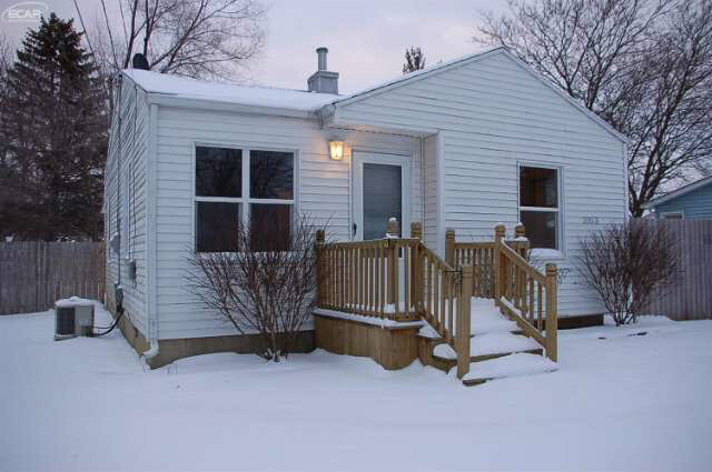 2053 Noble Ave Flint MI 48532