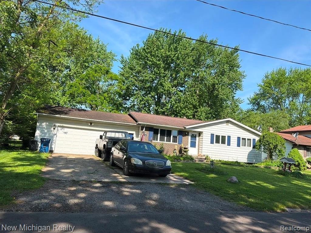 4376 Wheatland Dr, Swartz Creek, MI 48473-8255