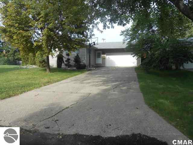 1124 EASTWOOD DR, Mount Pleasant, MI 48858-3910