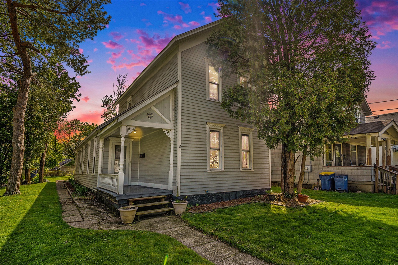 38 Sweet St NE, Grand Rapids, MI 49505-4632