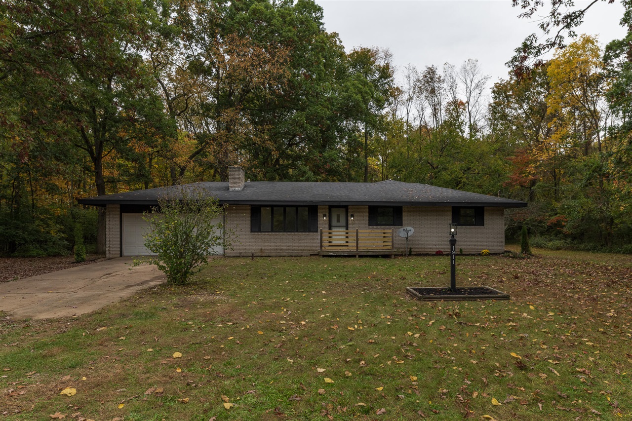 1911 Fulkerson St, Niles, MI 49120-4554