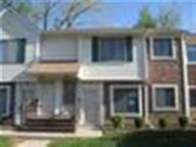 17427 Utica Oaks Lane, Roseville, MI 48066-7734