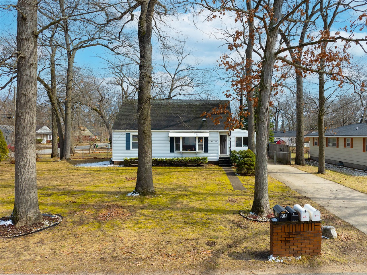 808 Carlton St, Muskegon, MI 49442-3802
