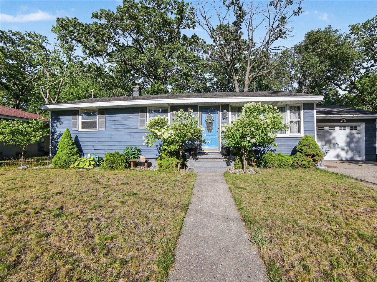 1324 Eastwood Dr, Muskegon, MI 49442-5308