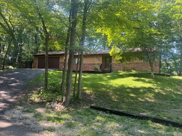 5030 Waw Ban See Dr, Clarkston, MI 48348-3476