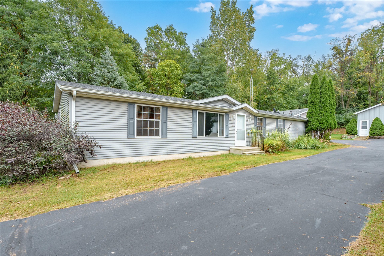 451 Avenue C, Springfield, MI 49037-7856