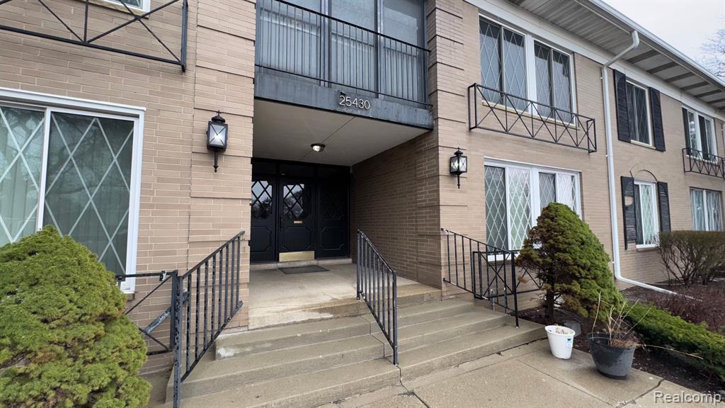 25430 Southfield Road #101, Southfield, MI 48075-1957