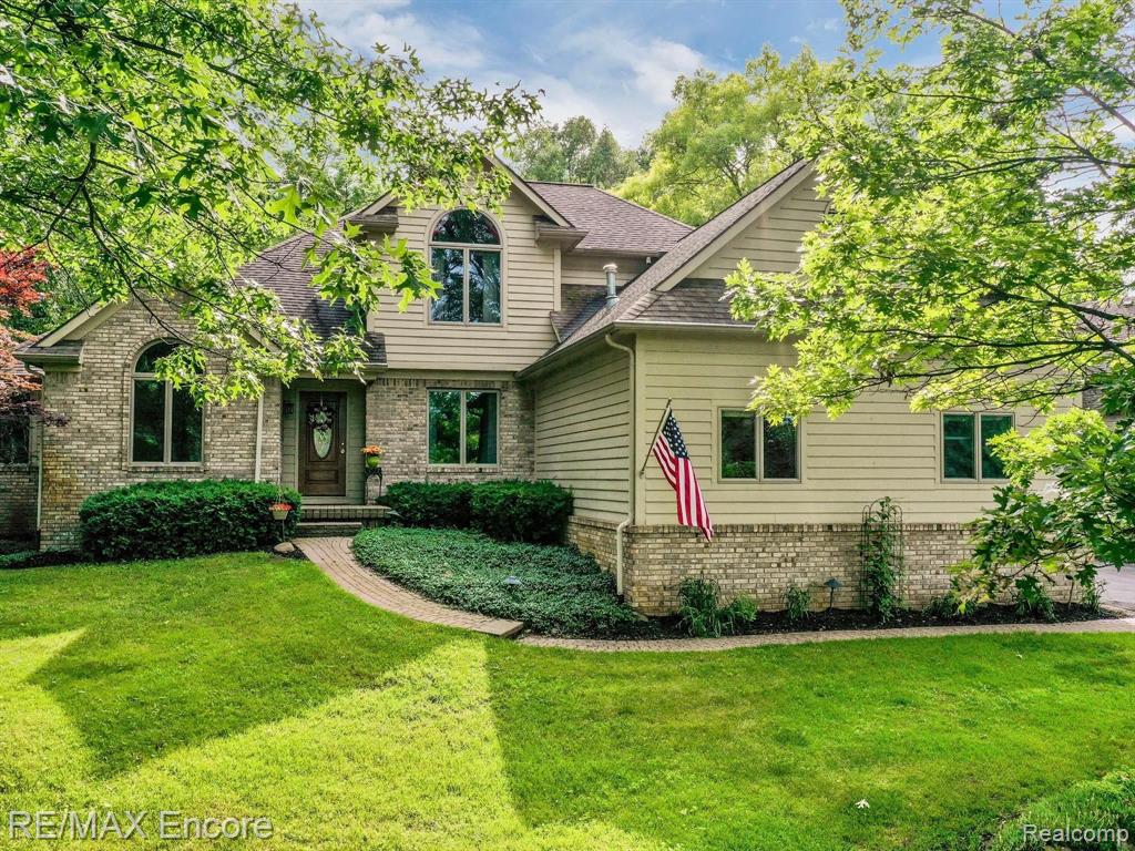 9157 SOFTWATER WOODS DR., CLARKSTON, MI 48348-4265