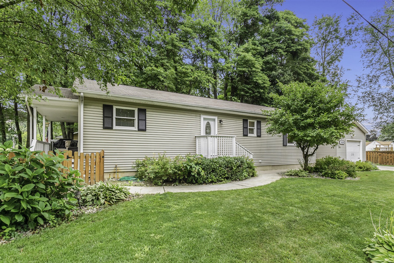 24268 Oak Street, Edwardsburg, MI 49112-8805