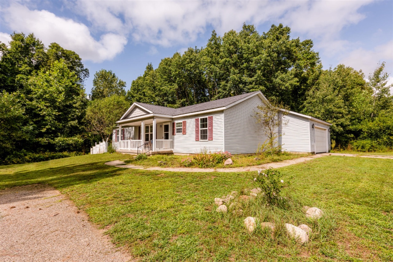 33602 SASSAFRAS LN, Eau Claire, MI 49111-9570