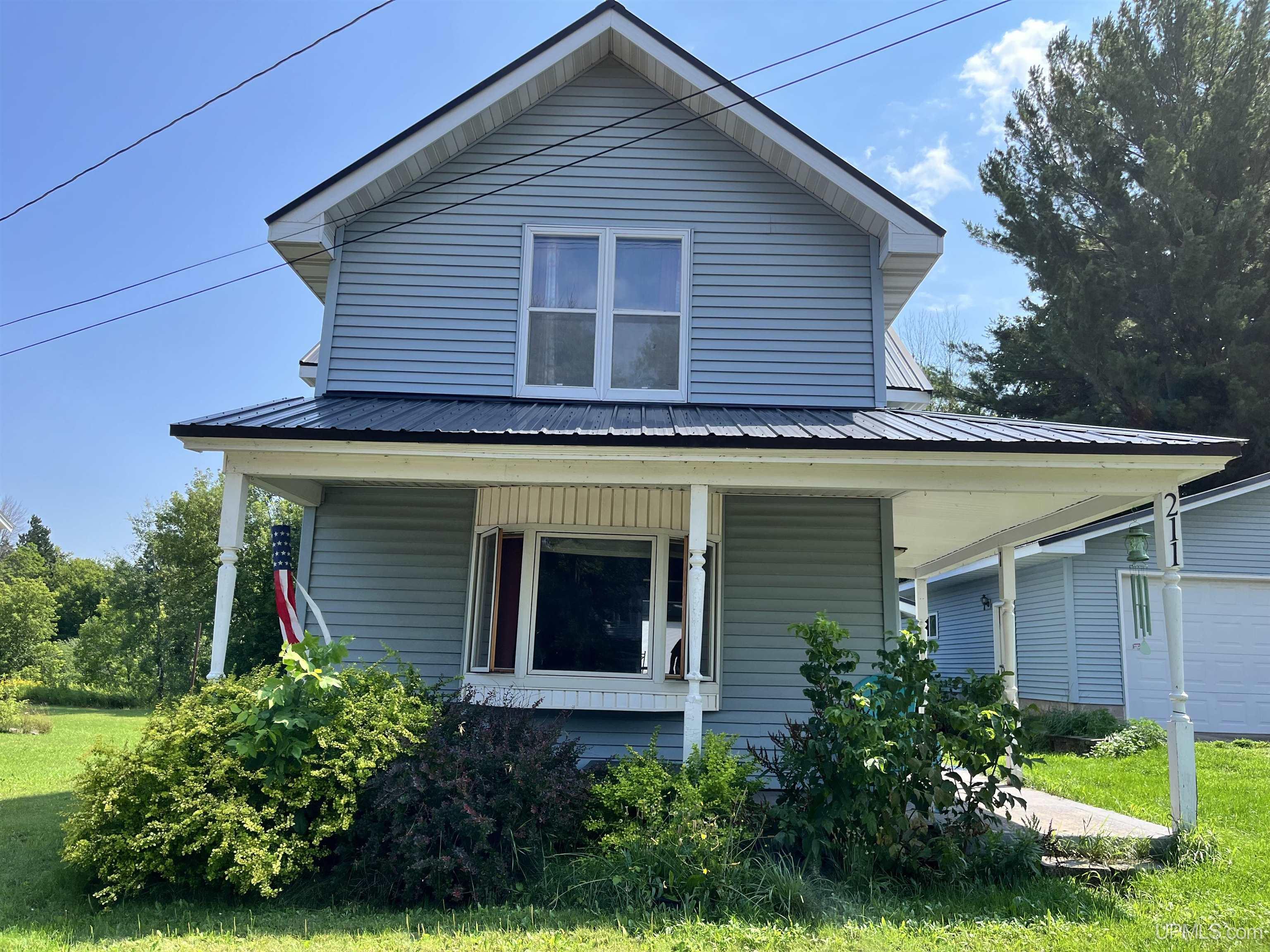 211 S Steel St, Ontonagon, MI 49953-1547