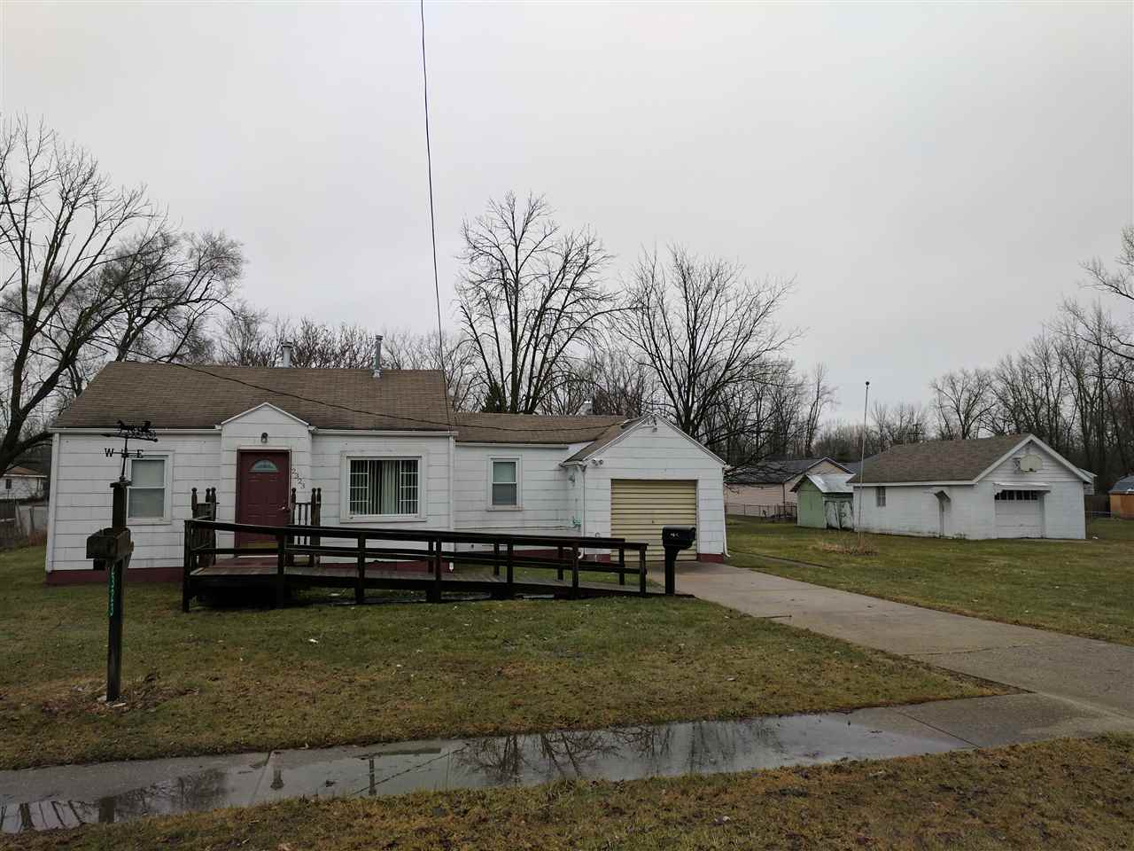 2323 Montana Ave, Saginaw, MI 48601-5320