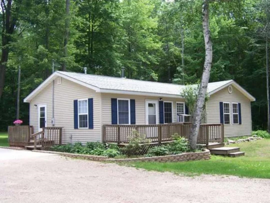 5911 Jackson Ave, Lake, MI 48632-8915