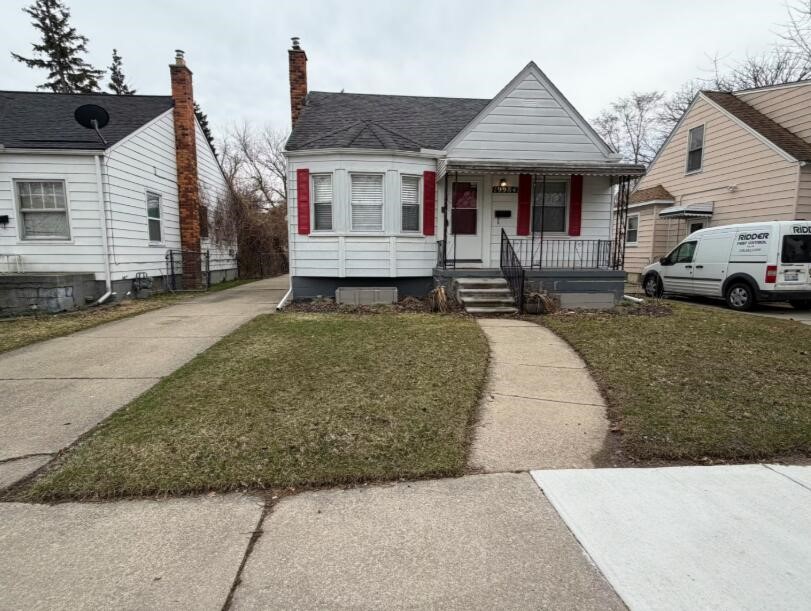 19984 Elkhart St, Harper Woods, MI 48225-2234