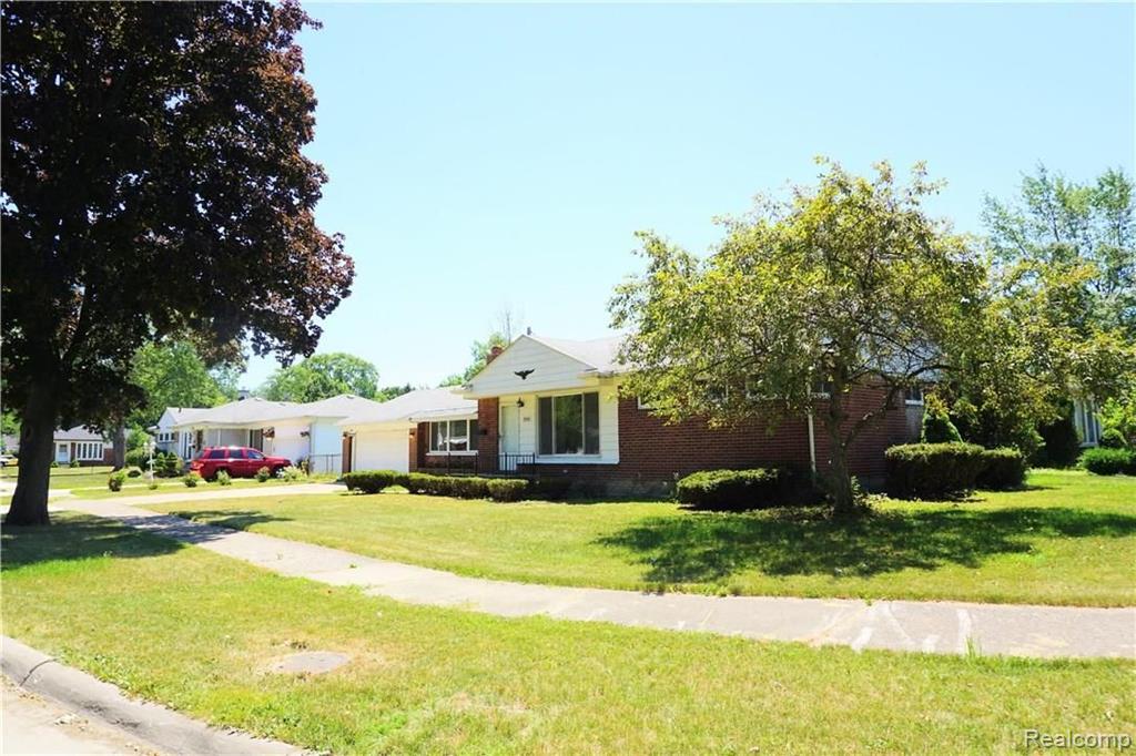 19150 Woodmont St., Harper Woods, MI 48225-1320
