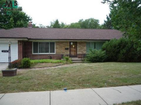 19330 OLD HOMESTEAD DR, HARPER WOODS, MI 48225-2041