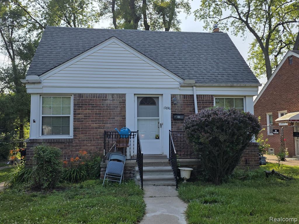 17696 Woodbine St, Detroit, MI 48219-3037