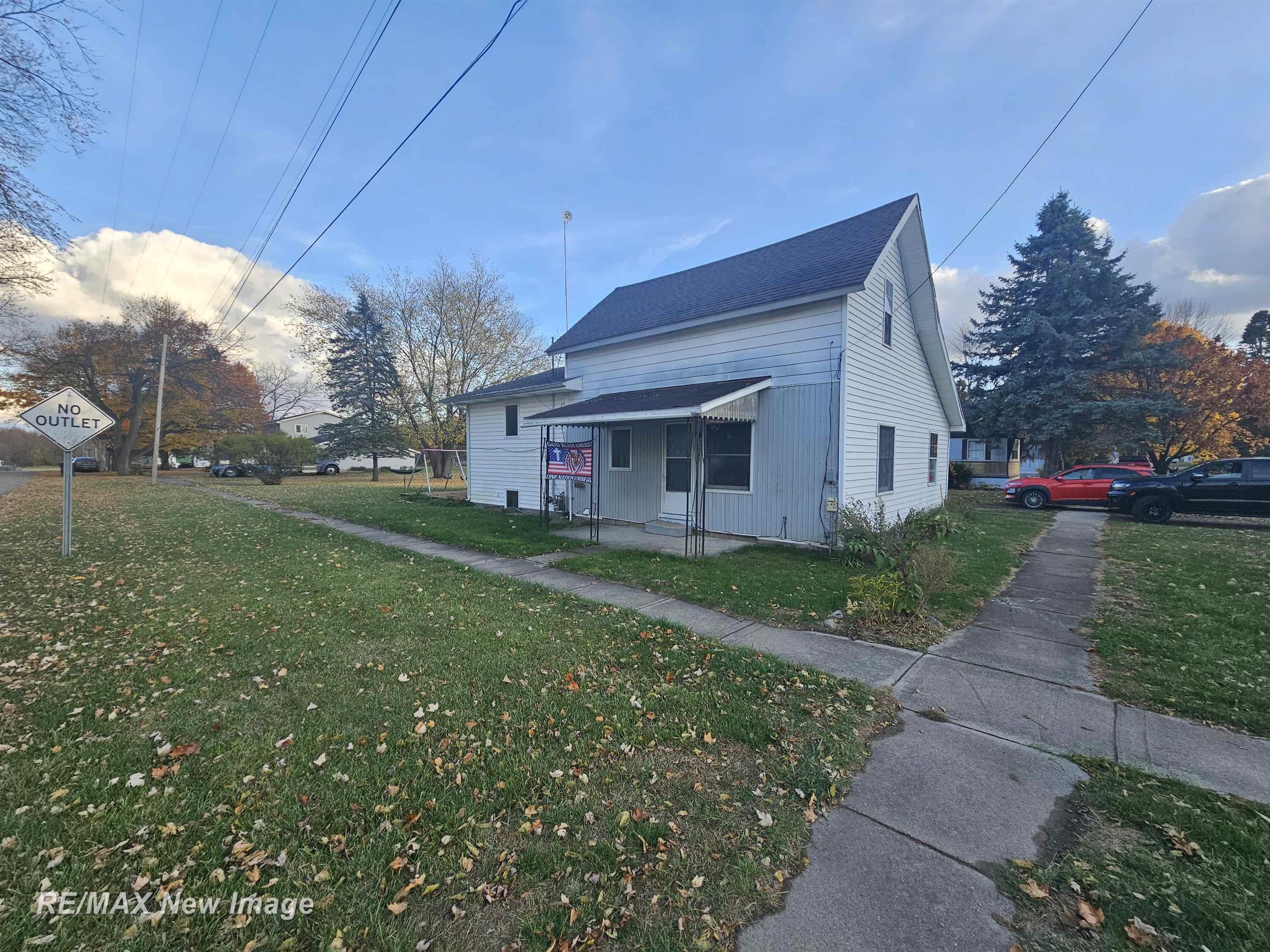 202 E Fulton St, Perrinton, MI 48871-5146