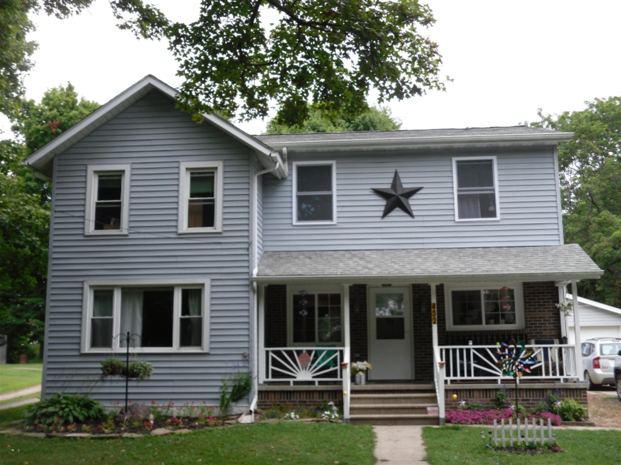 432 W Main St, North Adams, MI 49262-9753