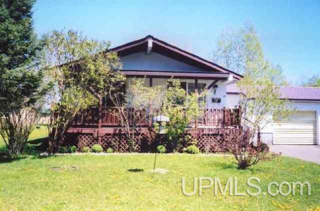 59 Chagnon St, Lake Linden, MI 49945-1215