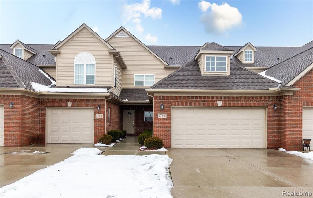 200 Sea Breeze Dr Unit 24, Detroit, MI 48214-8078