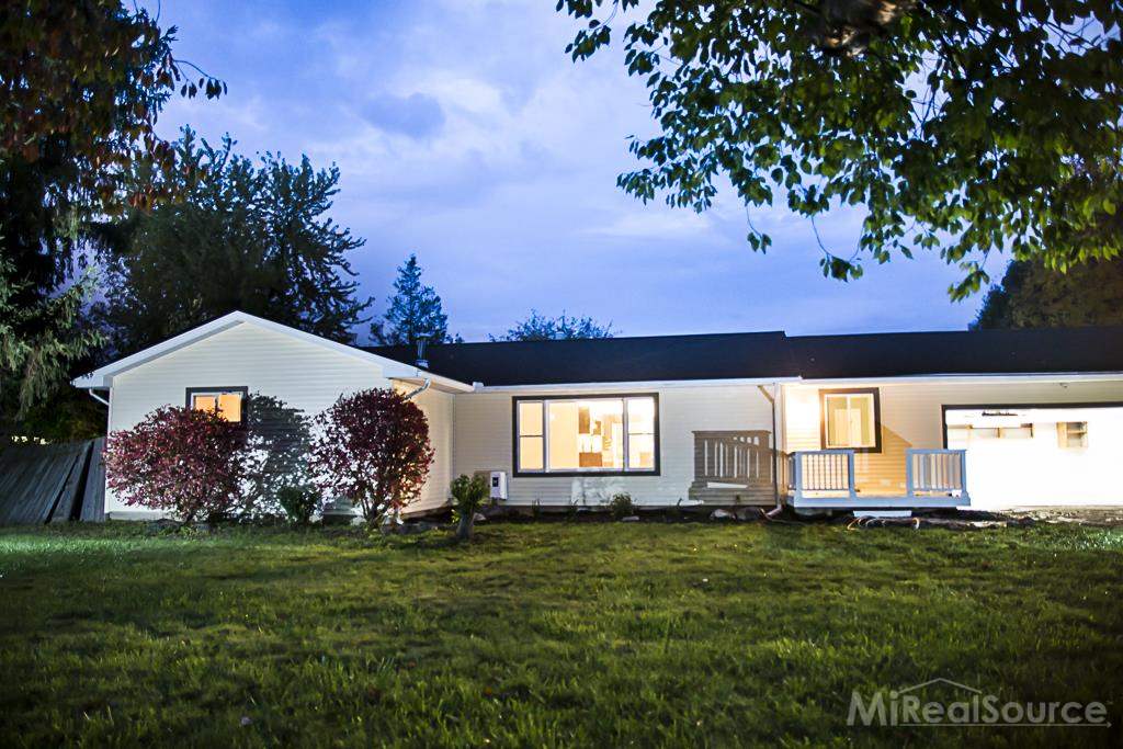 12303 Torrey Rd, Fenton, MI 48430