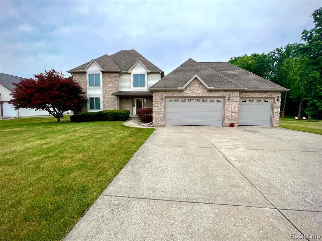 1071 Royal Crest Dr Flint MI 48532
