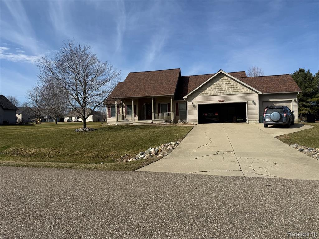 2097 Whispering Waters Pass, Flushing, MI 48433