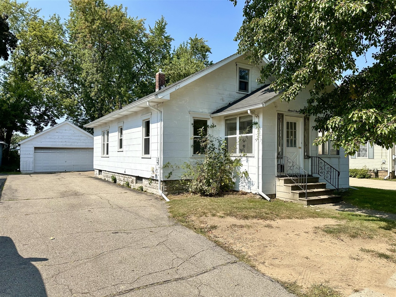 704 N Wisner St, Jackson, MI 49202-3140