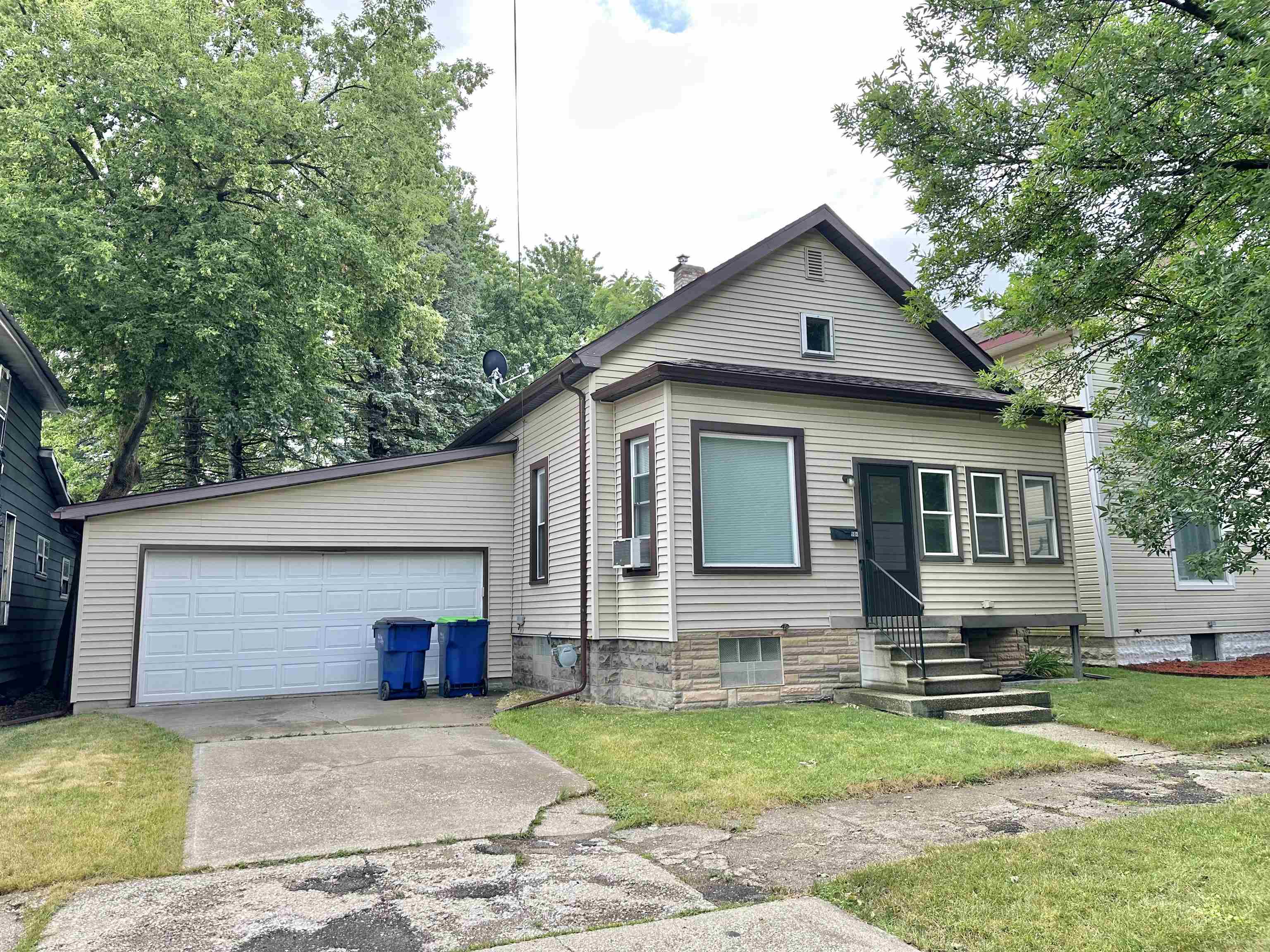 504 N McLellan St, Bay City, MI 48708-6712