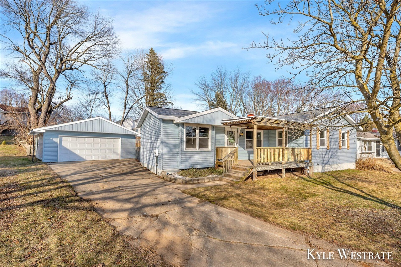 161 Clayton Court, Rockford, MI 49341-1107