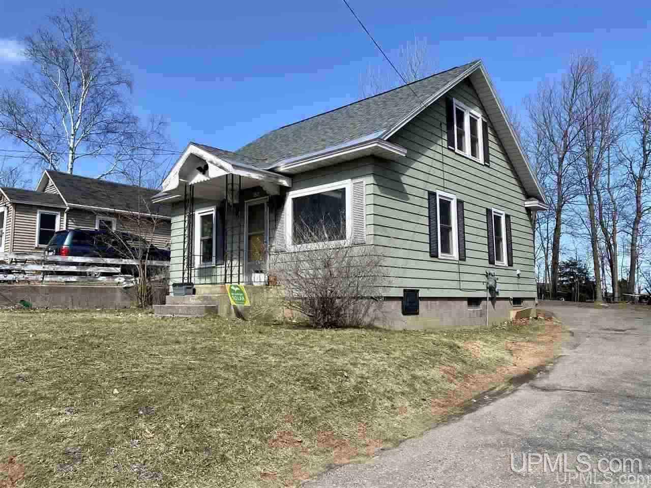906 Sherman St SE, Grand Rapids, MI 49506-2600