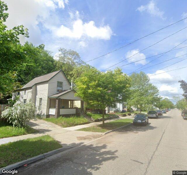 906 Sherman St SE, Grand Rapids, MI 49506-2600