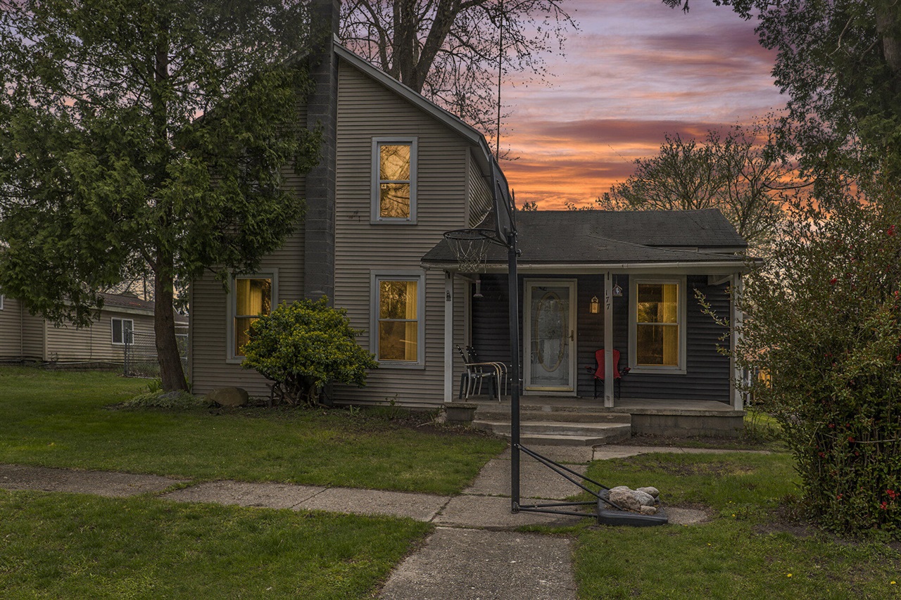177 N Park St, Cedar Springs, MI 49319-8332