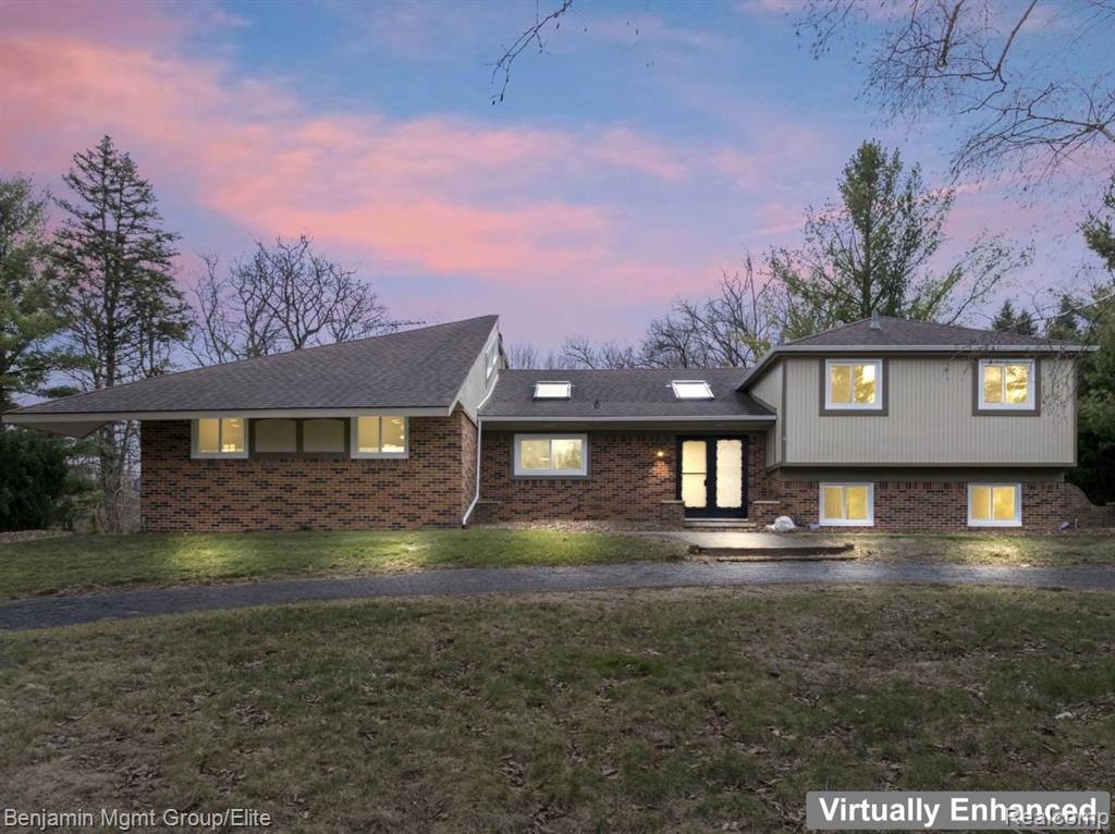 5910 Cedar Knoll, Brighton, MI 48116-9431