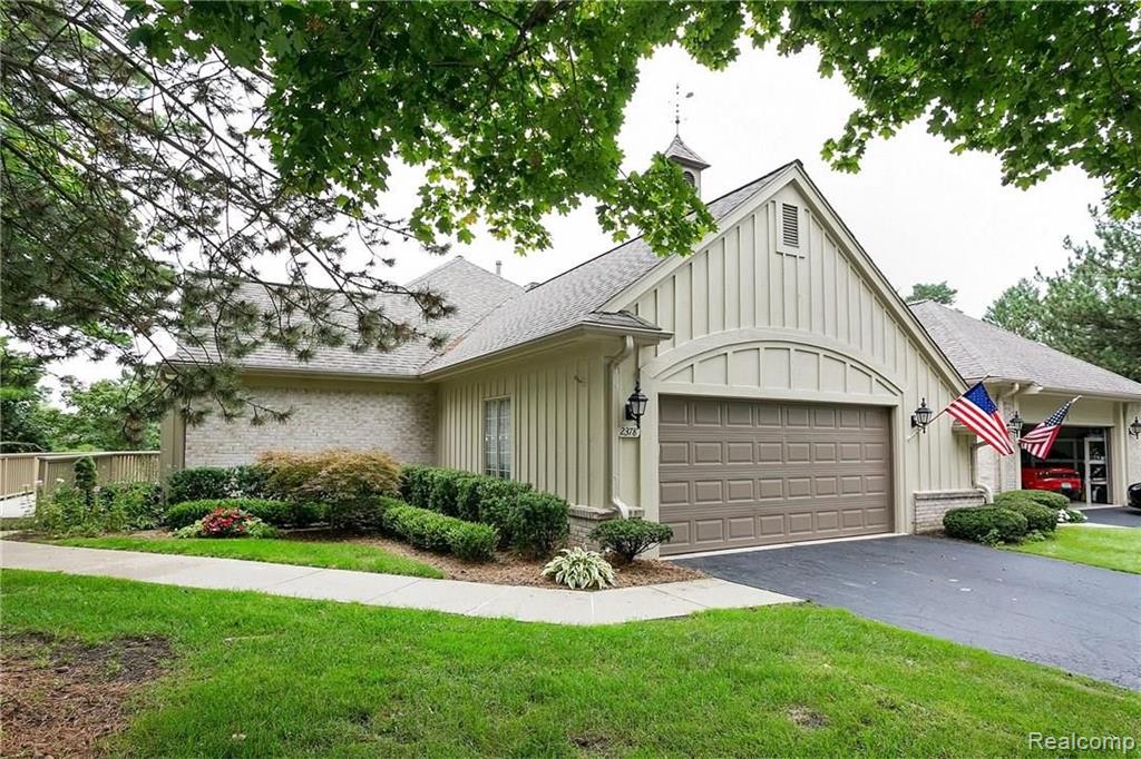 2378 Hickory Circle Dr, Howell, MI 48855-6415