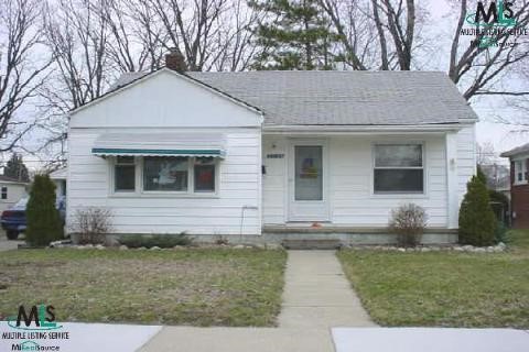 21798 Pleasant Ave, Eastpointe, MI 48021-2405