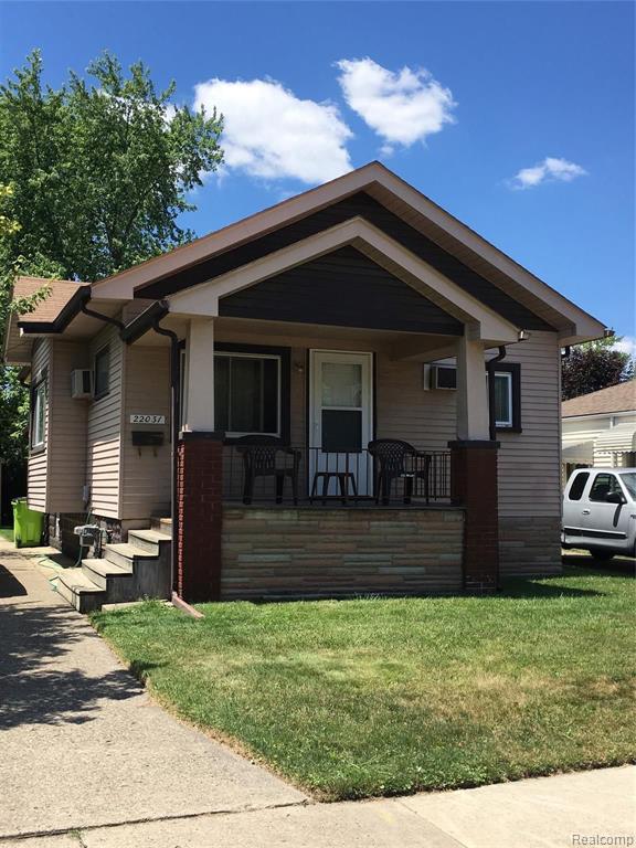 22031 Oakwood Ave, Eastpointe, MI 48021