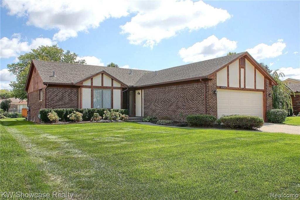 37860 Streamview Dr, Sterling Heights, MI 48312