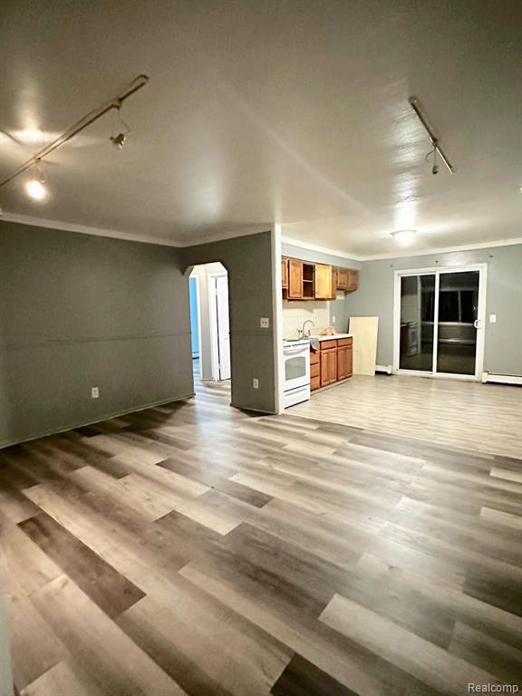 26560 Nagel St, Roseville, MI 48066-3155