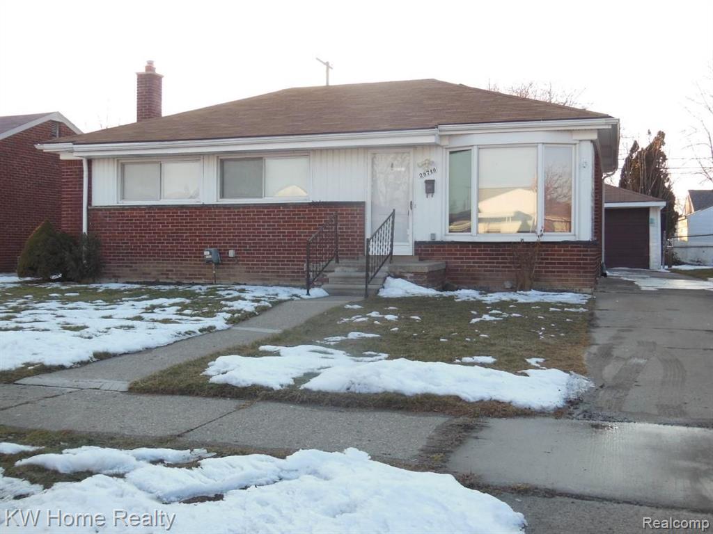 28749 Bohn St, Roseville, MI 48066-2408