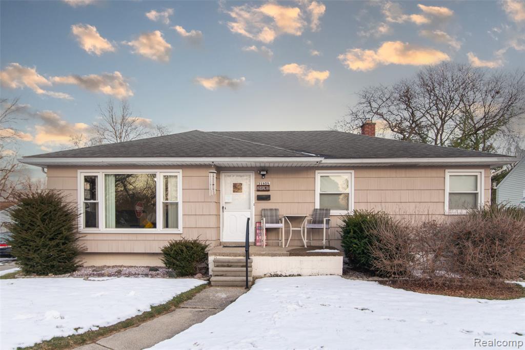 21858 Pleasant Ave, Eastpointe, MI 48021-2474