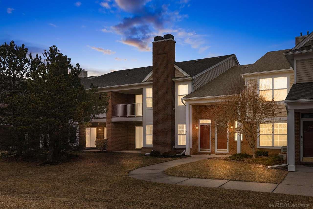 16916 Glenmoor Blvd., Macomb, MI 48044-5215