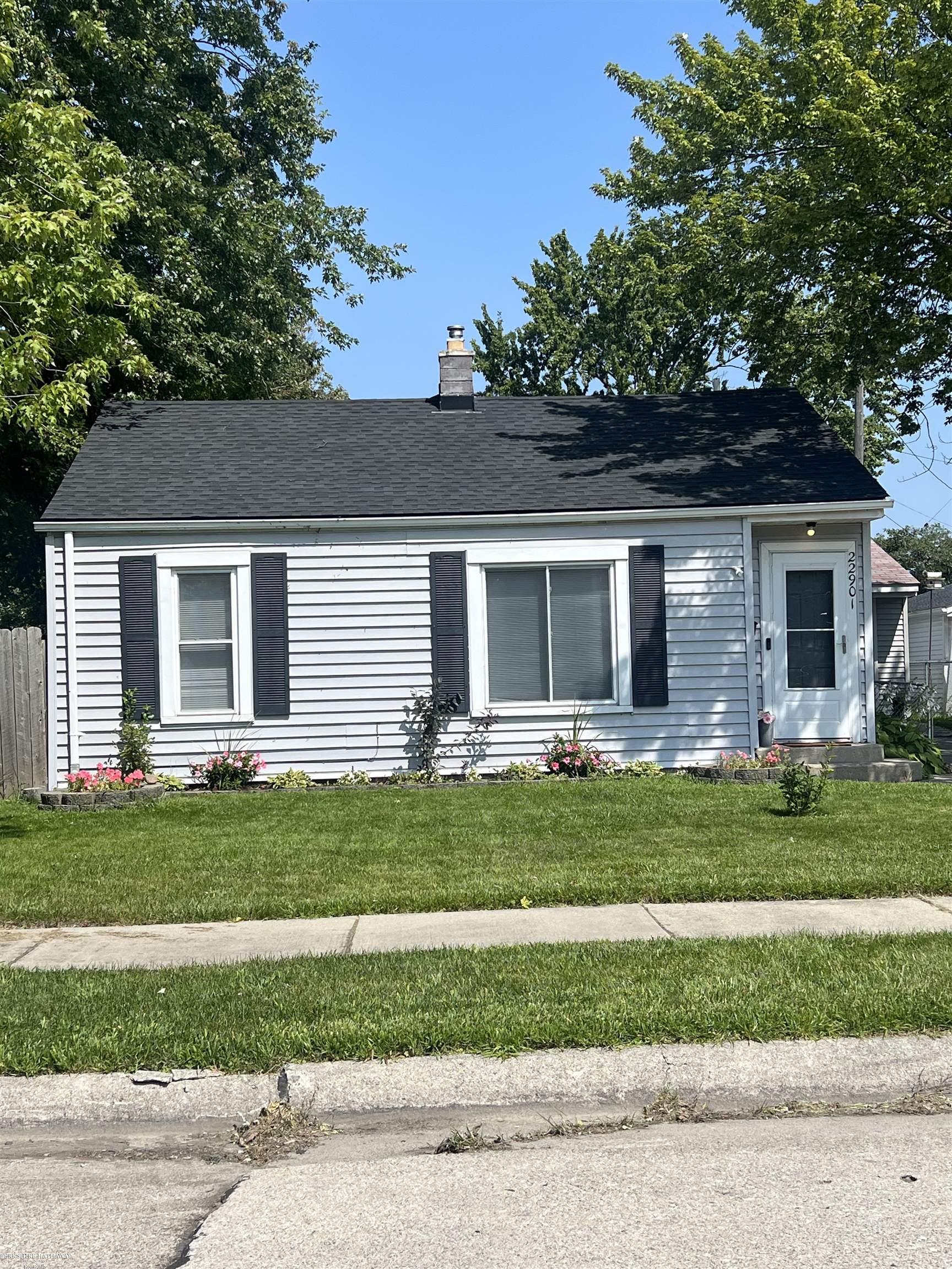 22901 Hoffman St, Saint Clair Shores (macomb), MI 48082