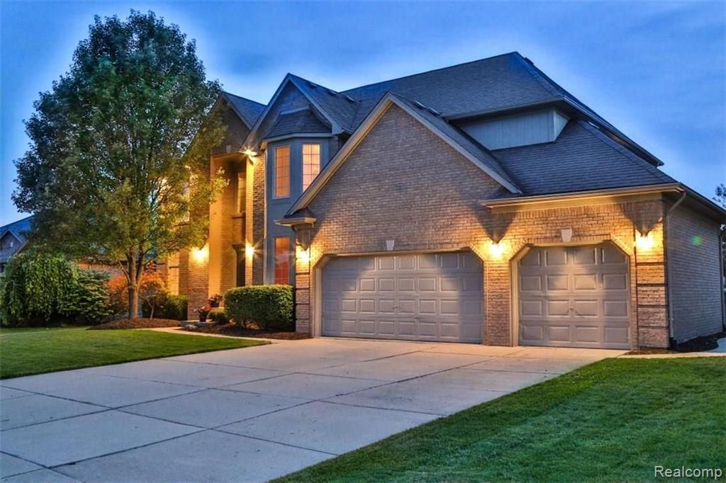 47875 JAMESTOWN DR, MACOMB, MI 48044-5927